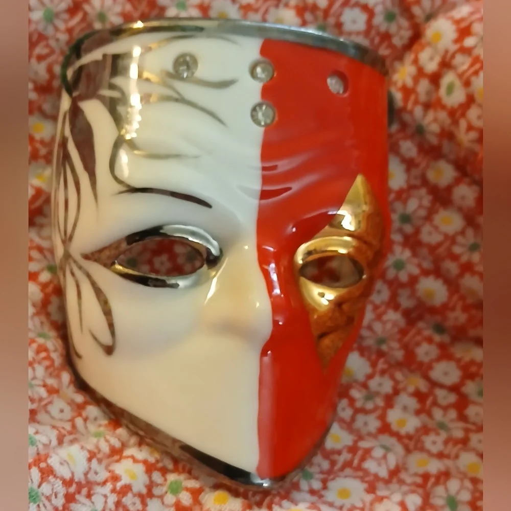 Elegant Gold White & Red ITALY Masquerade Mask